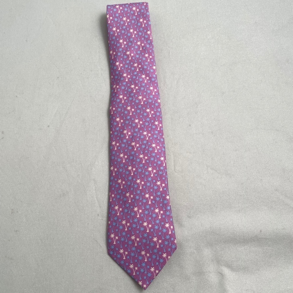 Vineyard Vines lavender palm tree silk tie